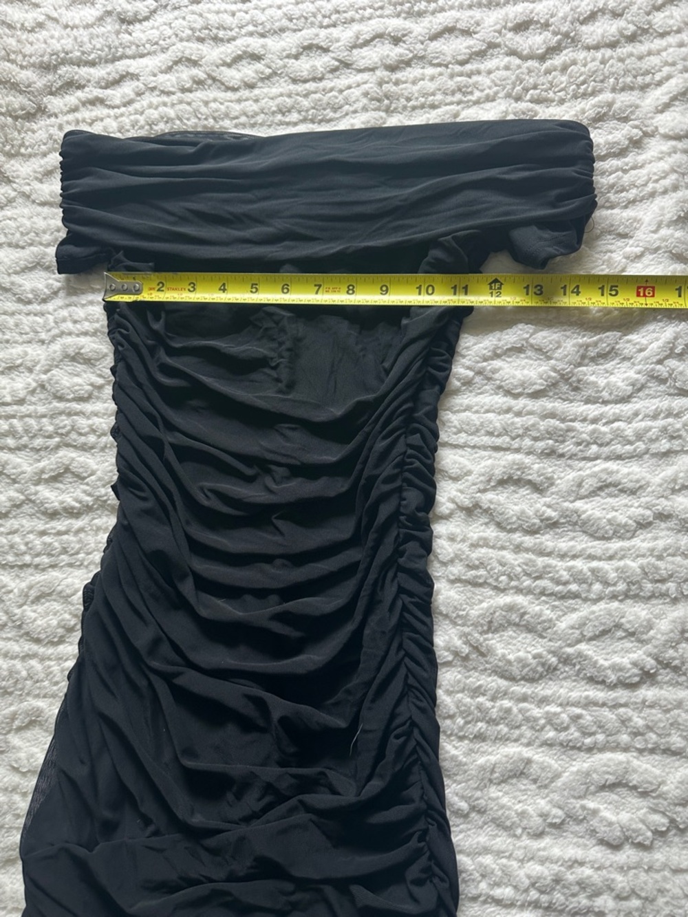 Black Off-Shoulder Ruched Bodycon Dress - Picture 3 of 6